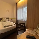 Huettl Hotel