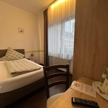 Hüttl - Garni Hotel