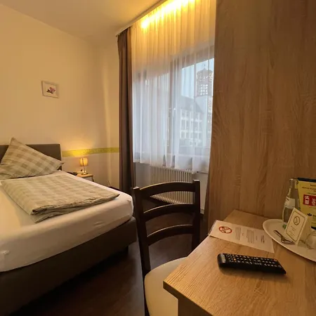 Hüttl - Garni Hotel Worms