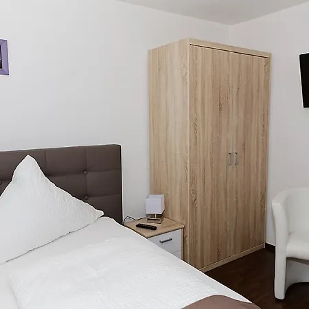 Huettl - Garni 酒店 沃尔姆斯